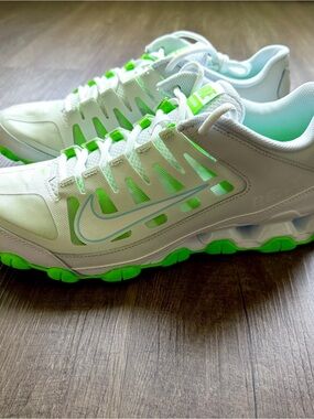 Nike Reax 8 TR Mesh 621716-106 Men’s Sizes 10.5 NEW